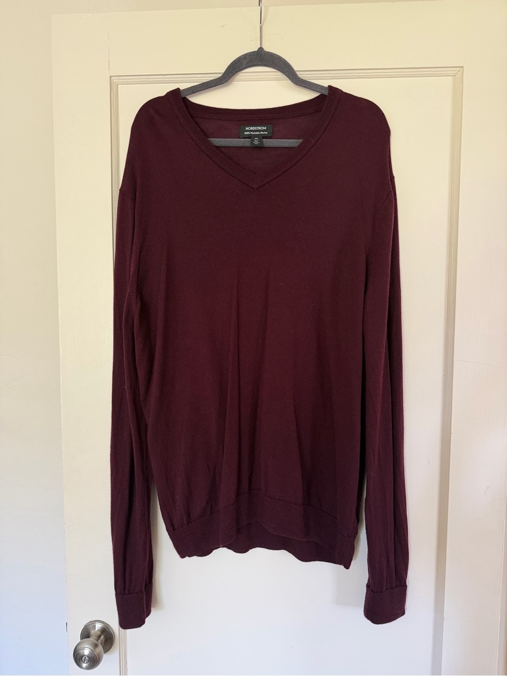 Nordstrom Men's V-Neck Sweater in Burgundy